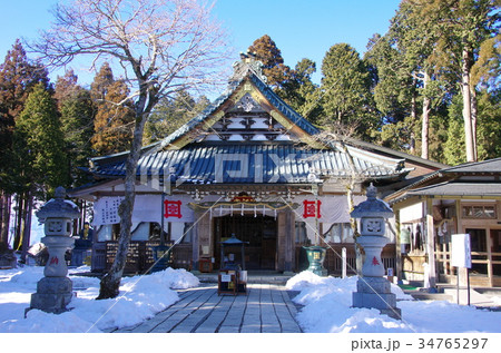 雪の残る身延山久遠寺／奥之院思親閣祖師堂（山梨県身延町） 34765297