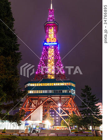 さっぽろテレビ塔 ライトアップ夜景 北海道札幌市 17年10月現在の写真素材