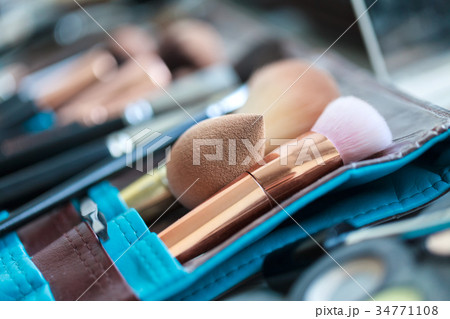 Set for professional make-up. 34771108