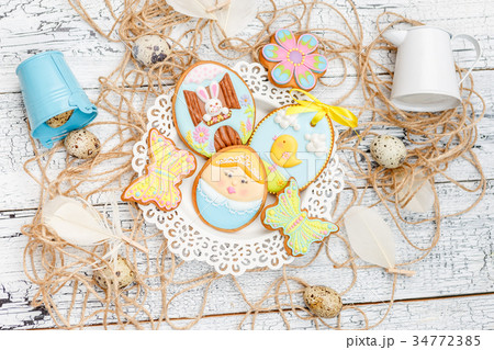 Beautiful glazed Easter cookies 34772385