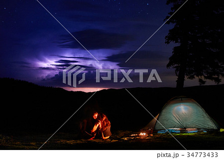 Night camping in the mountains. Couple tourists 34773433