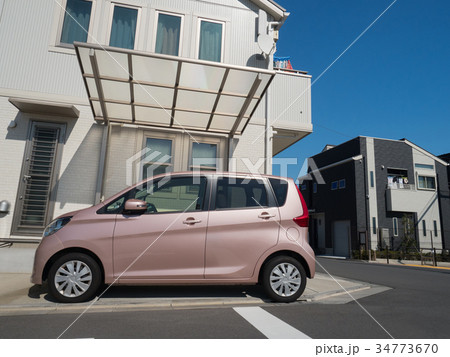 住宅のガレージ　 34773670