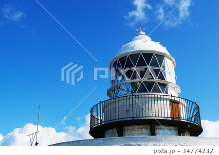 【日本の灯台50選・保存灯台(ランクA)】禄剛埼灯台(コピースペース) 【日本の灯台50選・保存灯台(ランクA)】禄剛埼灯台(コピースペース) 34774232