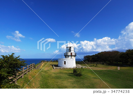 【日本の灯台50選・保存灯台(ランクA)】禄剛埼灯台(コピースペース) 【日本の灯台50選・保存灯台(ランクA)】禄剛埼灯台(コピースペース) 34774238