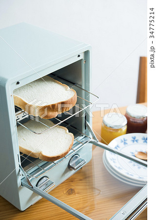 オーブントースターで食パンを焼く 34775214