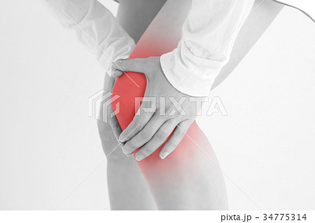 膝が痛い女性 34775314