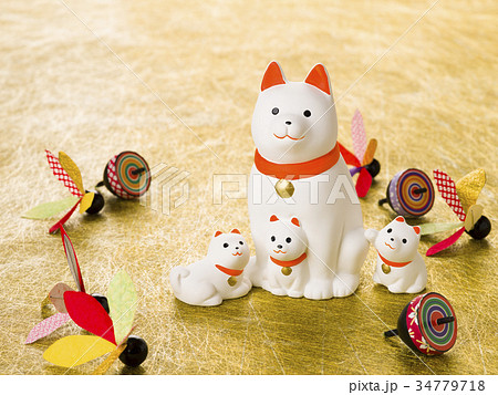 干支 戌の置物(金の和紙背景) 干支 戌の置物(金の和紙背景) 34779718