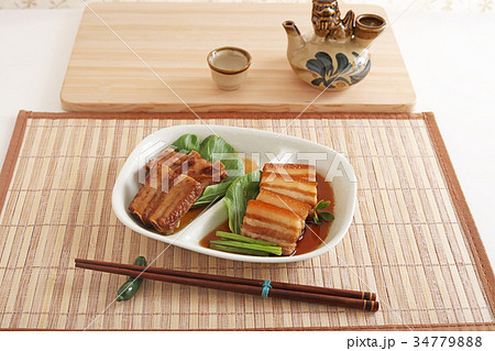 沖縄伝統の豚足テビチと三枚肉 沖縄伝統の豚足テビチと三枚肉 34779888