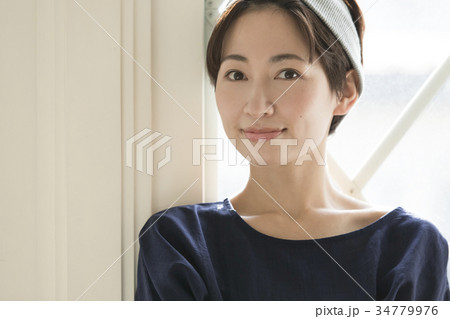 女性　ライフスタイル　リラックス 34779976