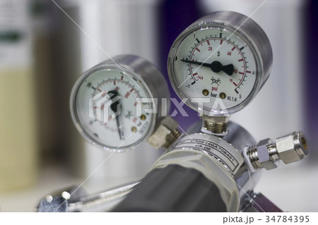 Pressure gauge 34784395