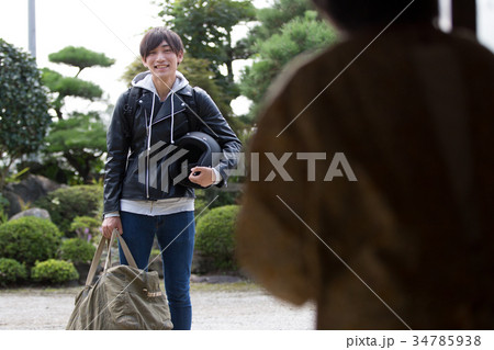 帰省　おばあちゃんと孫 34785938