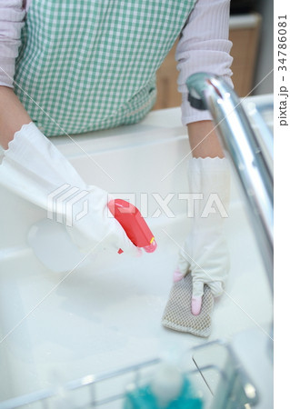 漂白剤 (洗剤 キッチン 台所 シンク 綺麗 清潔 掃除 清掃 家事 主婦 水回り 顔なし パーツ) 漂白剤 (洗剤 キッチン 台所 シンク 綺麗 清潔 掃除 清掃 家事 主婦 水回り 顔なし パーツ) 34786081