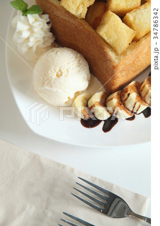 Honey Toast on White Dish is Delicious. Honey Toast on White Dish is Delicious. 34786342