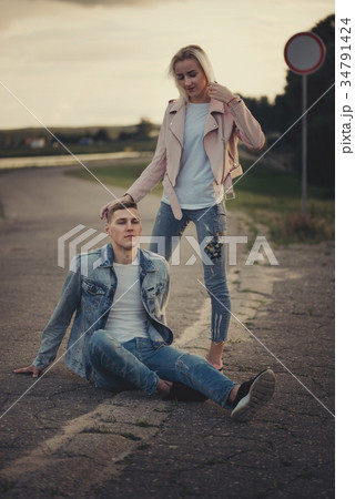 beautiful blonde girl with boyfriend beautiful blonde girl with boyfriend 34791424