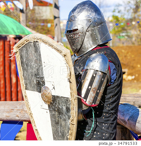 medieval knight on the battlefield. medieval knight on the battlefield. 34791533
