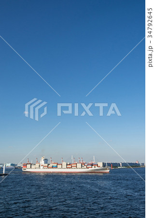 貨物船の出港  34792645