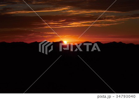 鳥見山からの朝日 34793040