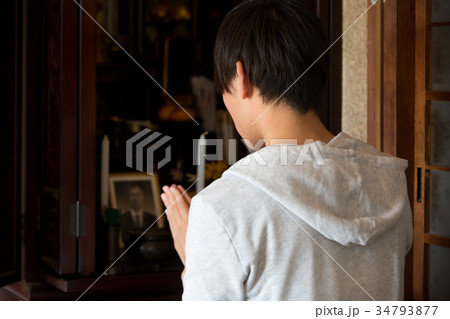 仏壇 合掌 仏壇 合掌 34793877