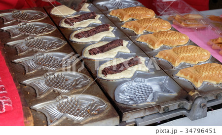 Taiyaki machine, a pastry with red bean in Japan 34796451