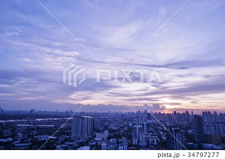 タイ王国首都バンコク、ルーフトップバーからの眺め 34797277