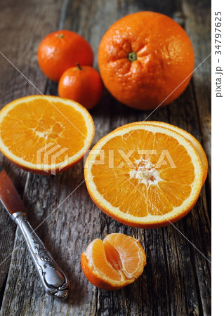 Big oranges and tangerines 34797625