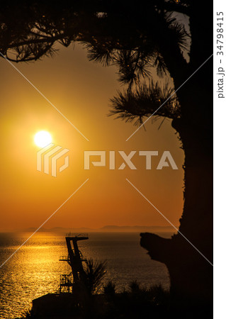 池島展望台からの夕陽 池島炭鉱跡 第二竪坑櫓 長崎 34798415