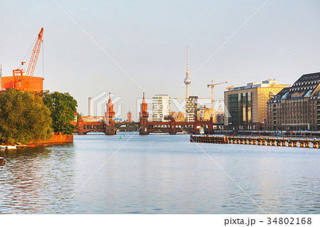 Oberbaum bridge in Berlin Oberbaum bridge in Berlin 34802168
