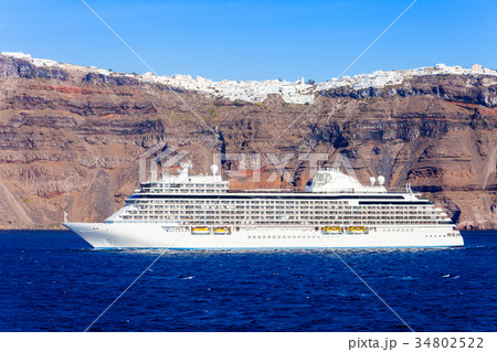 Cruise ship, Santorini island Cruise ship, Santorini island 34802522