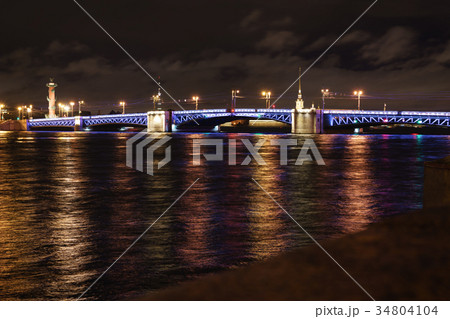 Closed Palace Bridge in Saint Petersburg at night 34804104