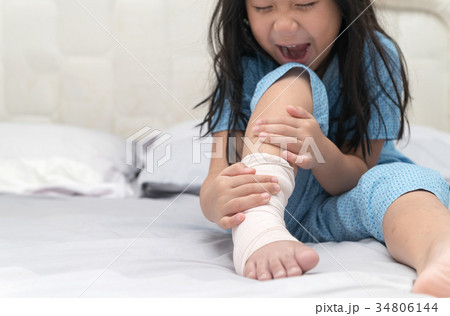 foot pain. Little kid with broken leg on bed, foot pain. Little kid with broken leg on bed, 34806144