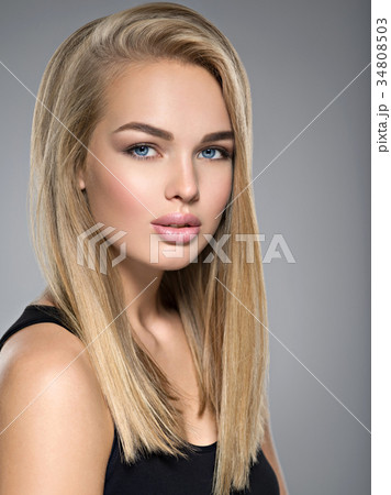 Beautiful young woman with long straight hairs Beautiful young woman with long straight hairs 34808503