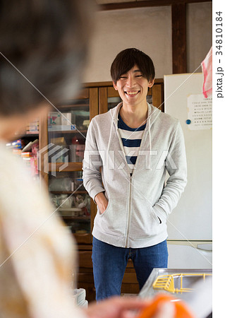 祖母　食事の準備 34810184