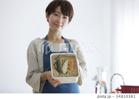女性 ライフスタイル 料理 女性 ライフスタイル 料理 34810361