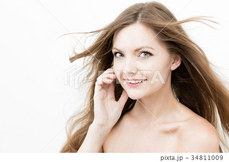 外国人女性　ヘアケアイメージ 34811009