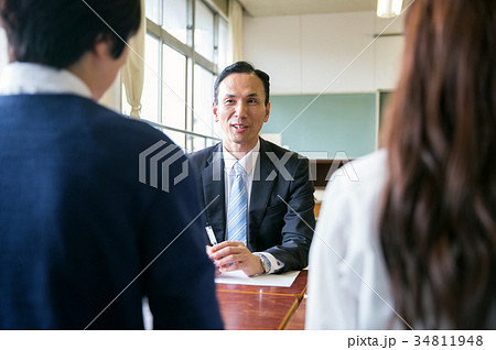 三者面談 学校 教室 34811948