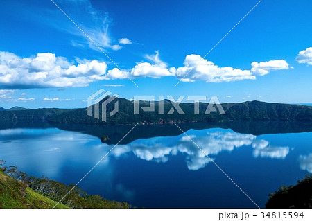初秋の摩周湖 第三展望台 (北海道弟子屈町) 初秋の摩周湖 第三展望台 (北海道弟子屈町) 34815594