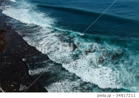 Beautiful sea with huge waves 34817211