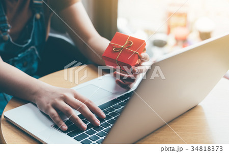 Woman hand holding red gift box about shopping 34818373