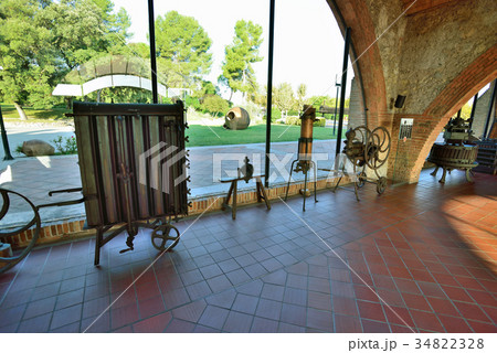 スペイン　カタルーニャ　コドルニウワイナリー 34822328