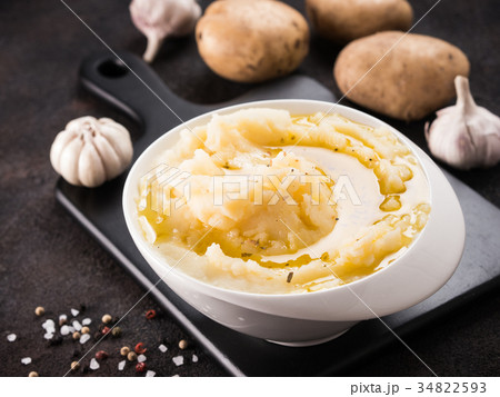Mashed potatoes on dark concrete background Mashed potatoes on dark concrete background 34822593