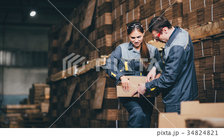 box making at a factory 34824821