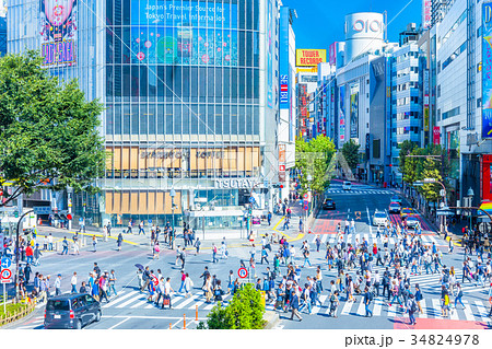 東京 渋谷 スクランブル交差点の写真素材