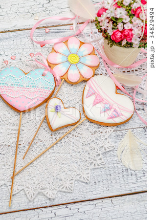 Beautiful glazed Easter cookies 34829494