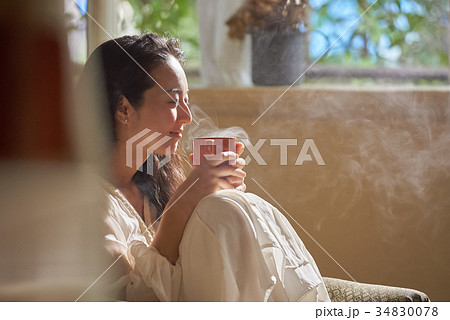 女性 ライフスタイル リラックス 女性 ライフスタイル リラックス 34830078