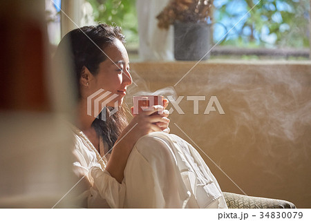 女性 ライフスタイル リラックス 女性 ライフスタイル リラックス 34830079