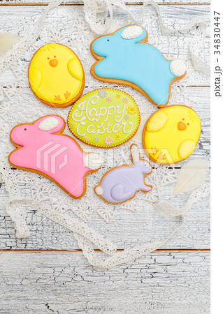 Beautiful glazed Easter cookies 34830447