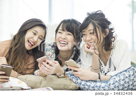 若い女性 若い女性 34832436