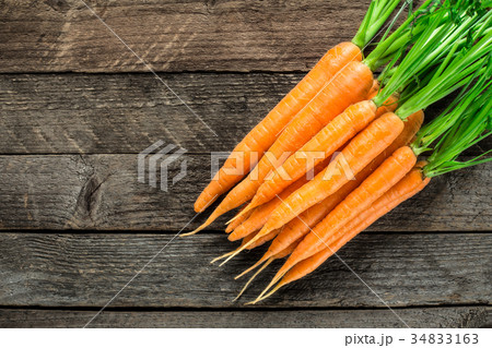 Fresh and sweet carrot Fresh and sweet carrot 34833163