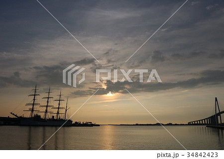 帆船のシルエットがある海の風景 34842423