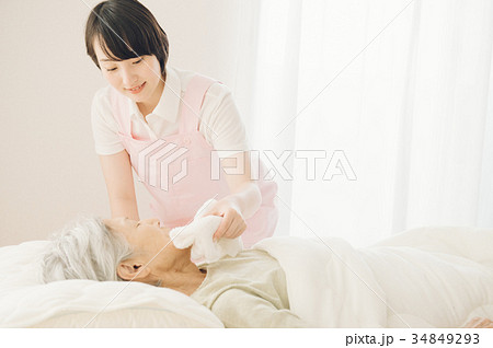 訪問看護　在宅介護　ホームヘルパー 34849293